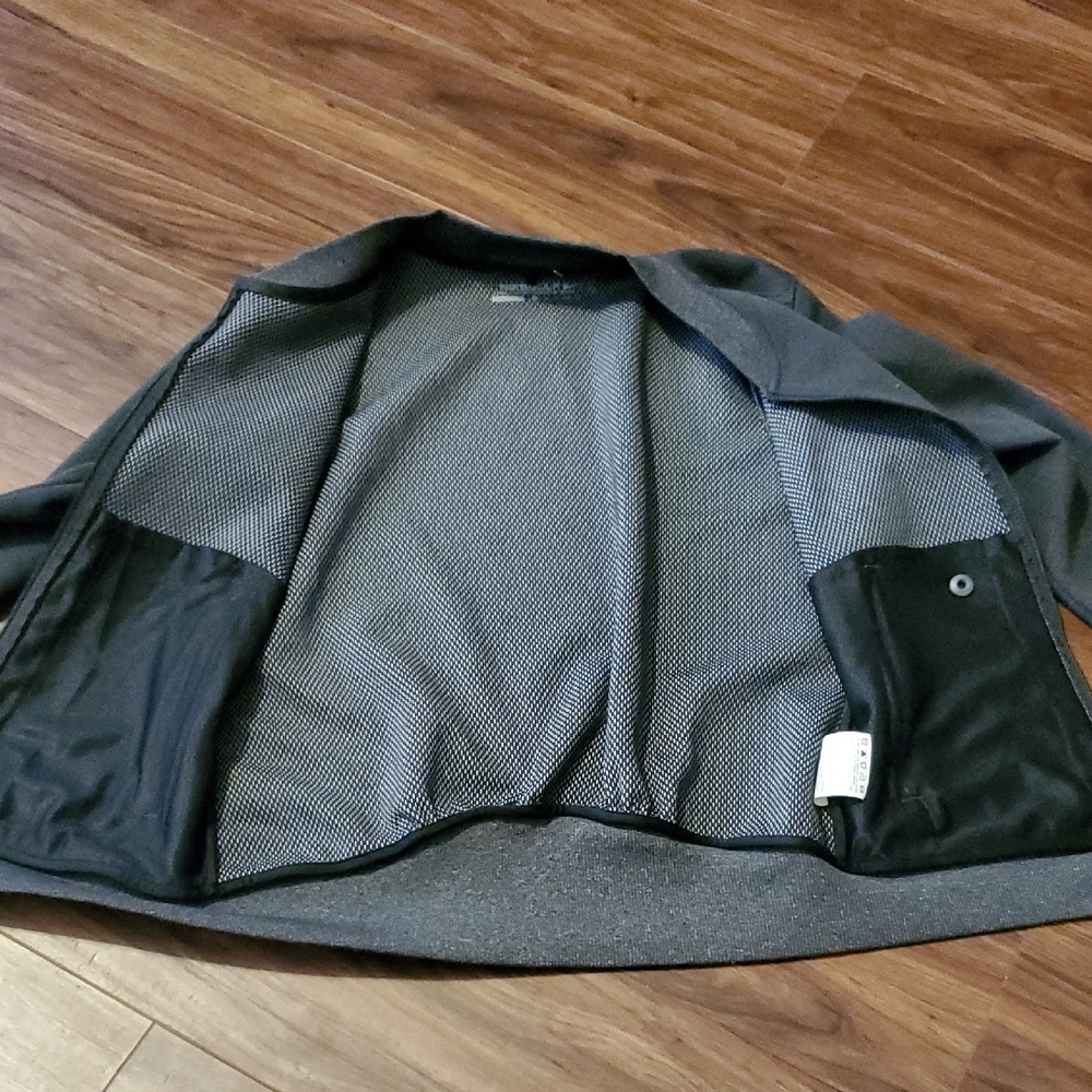 Nike Women's Dark Gray Golf Jacket with Swoosh Zippered Pockets - Picture 7 of 10